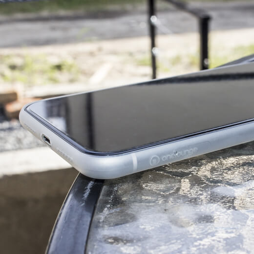 Ідеально сформований супертонкий чохол oneLounge 1Thin 0.35mm White для iPhone 11